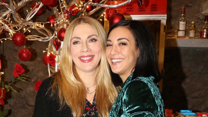 Η Ευγενία Σαμαρά και η Σμαράγδα Καρύδη ποζάρουν με φόντο το Big Ben