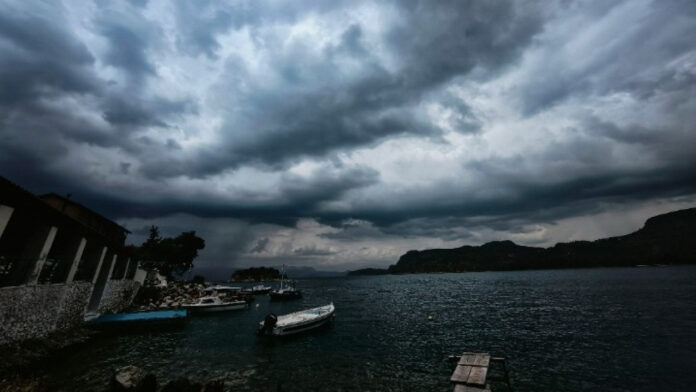 Επικαιροποιημένο έκτακτο δελτίο για τα νησιά: Ισχυρές βροχές και καταιγίδες έως και το μεσημέρι της Τετάρτης