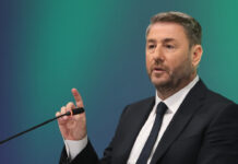 Ανδρουλάκης: «Η ξαφνική αναβολή μιας συνάντησης που ανακοινώθηκε “μετά βαΐων και κλάδων”, είναι δείγμα ερασιτεχνισμού»