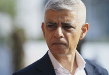 Νέα επίθεση Τραμπ στον Σαντίκ Καν: Οι κατηγορίες για σαρία και η απάντηση από το Λονδίνο